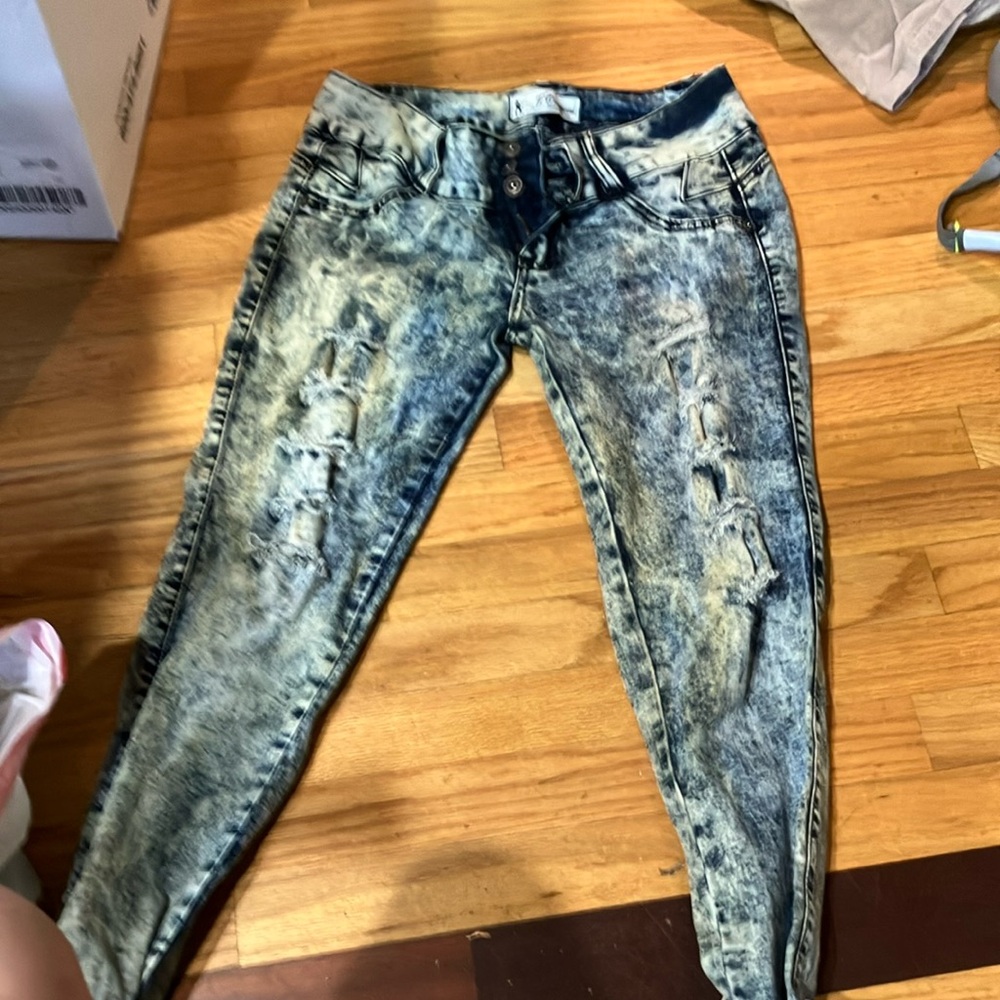 Stylish Distressed Skinny Jeans in Blue